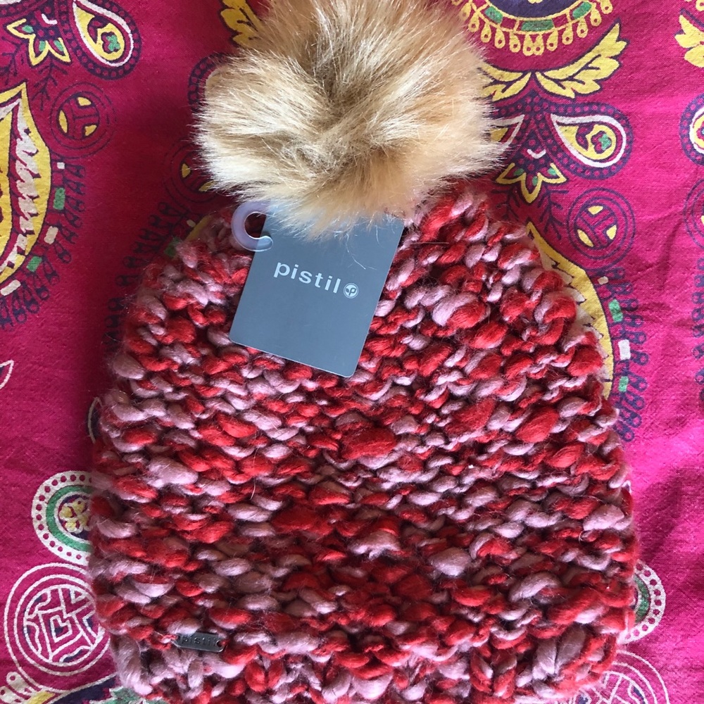 Pom Pom Pistil Hat